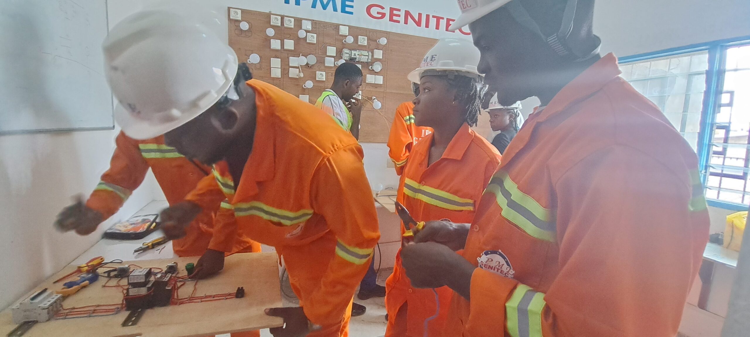 VINCI Énergies recrute 01 Chef de Chantier Electricité Industrielle